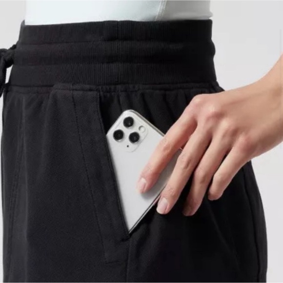 NWT Athleta Fallon Midi Short 7” - Picture 4 of 11